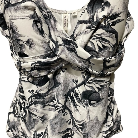 ArteSands NWT Women’s 18 D-G Cup Black White Bird Print Cross Front One-Piece - Picture 3 of 7